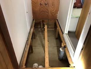 O様邸(トイレ入替、ベランダ防水塗装、床フロアー材貼り)