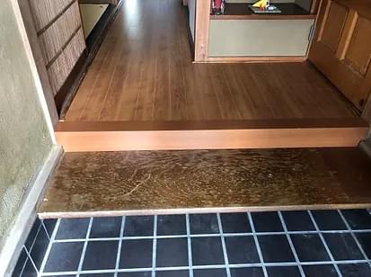 O様邸(トイレ入替、ベランダ防水塗装、床フロアー材貼り)